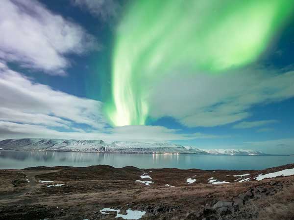 ¿Qué tipo de ropa usar para ver la aurora boreal en Islandia?